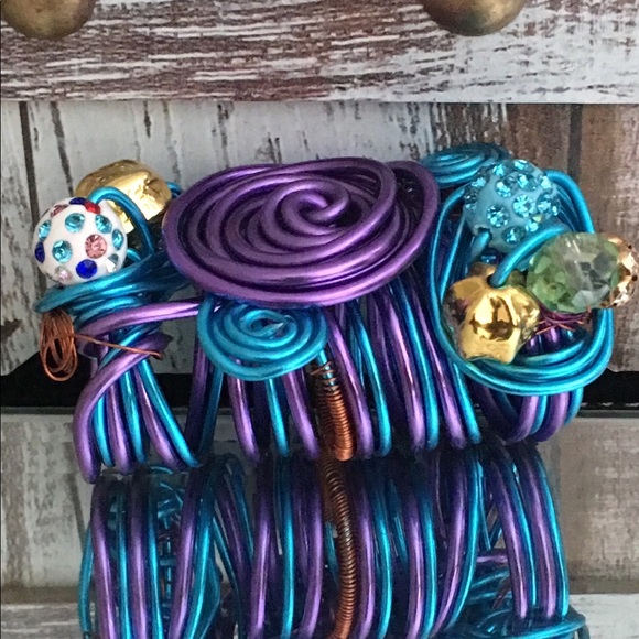 UNIQUE RING - Picture 5 of 8